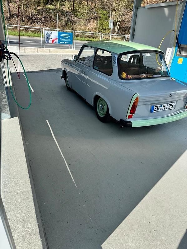 Grau Gebraucht 1987 Trabant 601 Limousine | 6.100 € - Bild 1/3