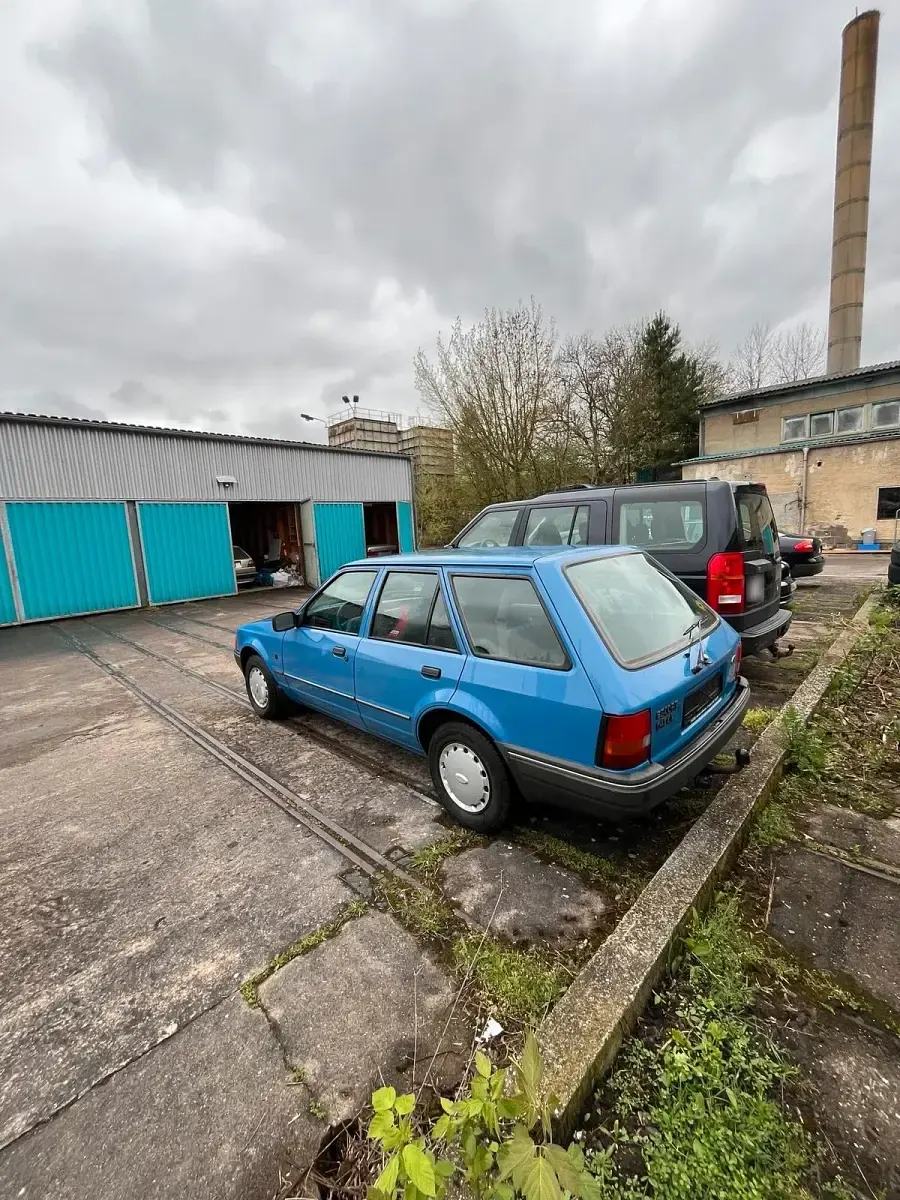 Gebraucht Ford Escort 74 PS (54 kW) 1989 Blau Kombi