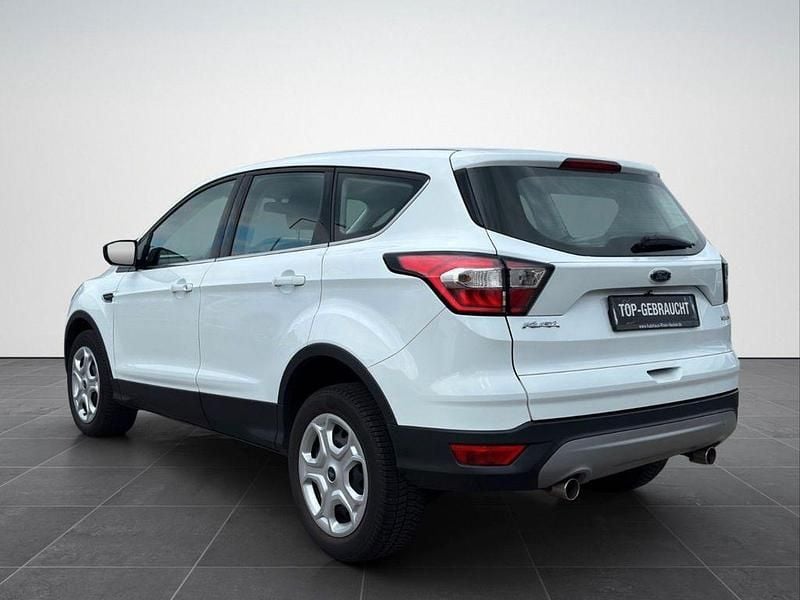 Gebraucht Ford Kuga Trend 120 PS (88 kW) 2018 Weiß SUV
