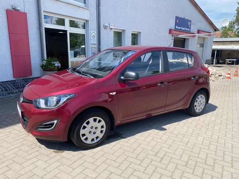 Rot Gebraucht 2015 Hyundai i20 Classic Kleinwagen | 6.998 € (Fairer Preis) - Bild 1/4