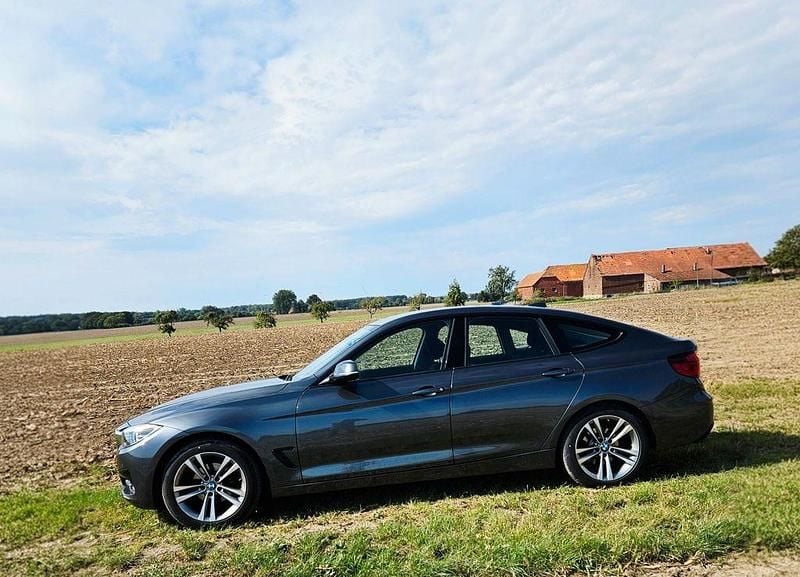 Silber Gebraucht 2019 BMW 320 Gran Turismo Sport Line Limousine | 21.800 € (Fairer Preis) - Bild 1/4