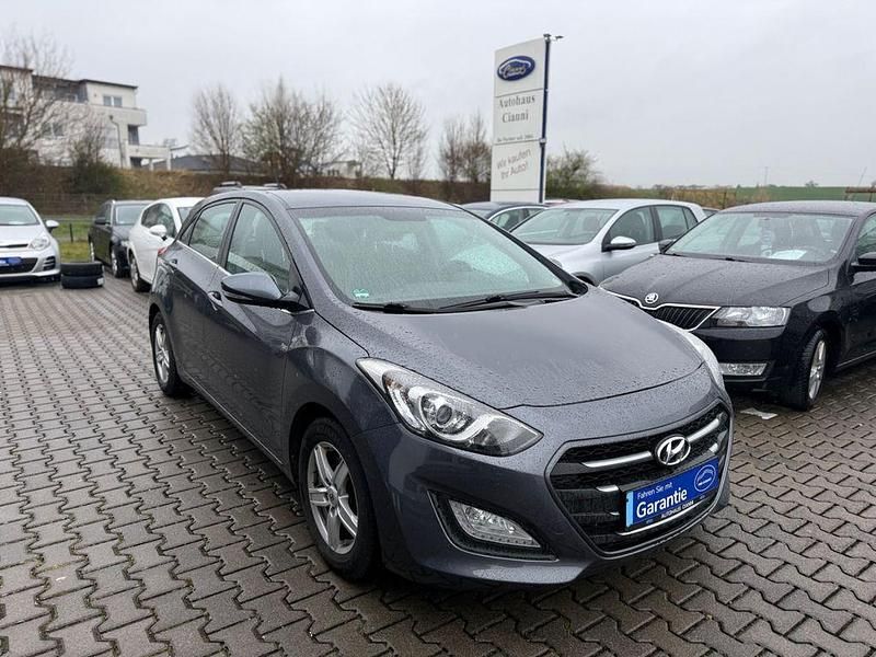 Gebraucht Hyundai i30 101 PS (74 kW) 2016 Grau Limousine