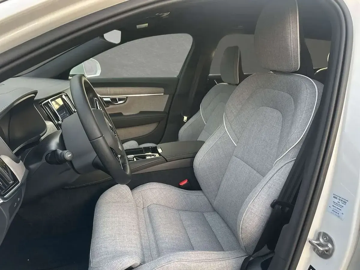 Gebraucht Volvo V90 Ultra 455 PS (334 kW) 2025 Crystal weiß perleffekt Kombi