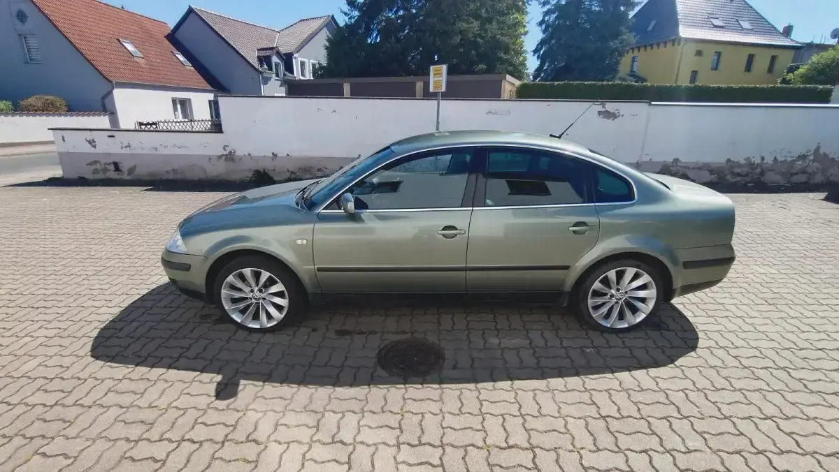 Usata VW Passat 115 CV (84 kW) 2003 Verde Berlina