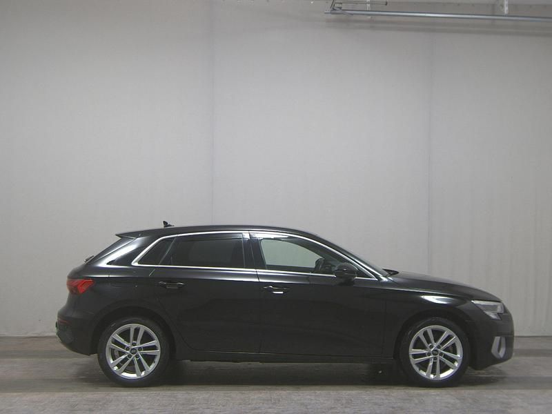 Brillantschwarz Gebraucht 2022 Audi A3 Sportback e-tron Advanced Kleinwagen | 15.980 € - Bild 1/4