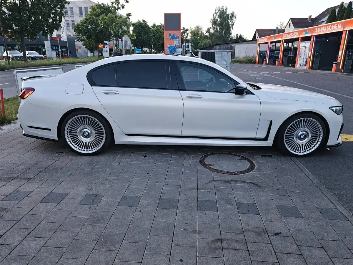 Gebraucht BMW 750L 530 PS (389 kW) 2021 Weiß Limousine