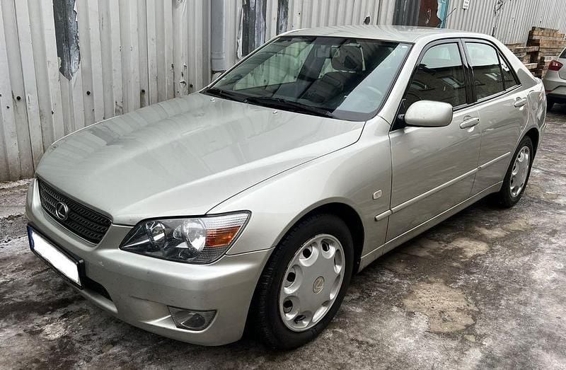 Silber Gebraucht 2005 Lexus IS200 Limousine | 4.250 € (Fairer Preis) - Bild 1/4