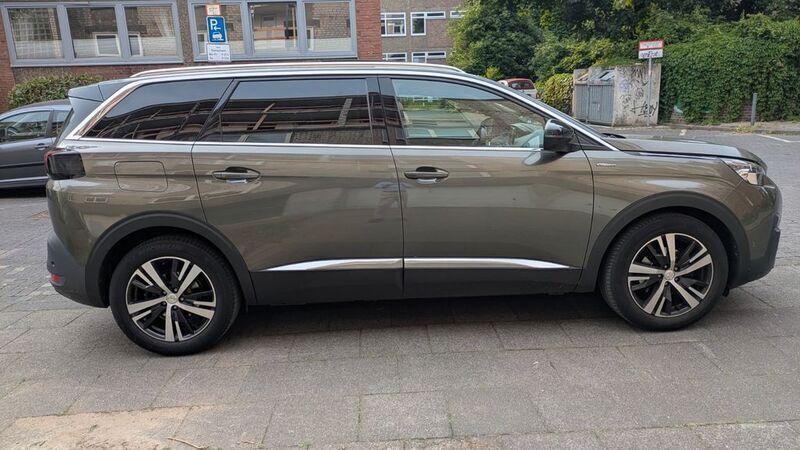 Grau Gebraucht 2018 Peugeot 5008 Allure GT-Line Van / Kleinbus | 24.900 € (Fairer Preis) - Bild 1/4
