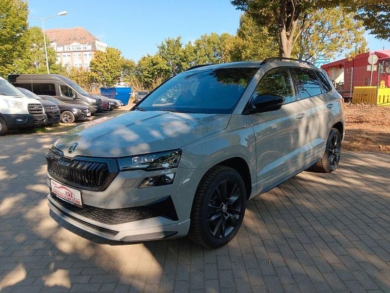 Grau Gebraucht 2024 Skoda Karoq SportLine SUV | 29.999 € (Guter Preis) - Bild 1/4