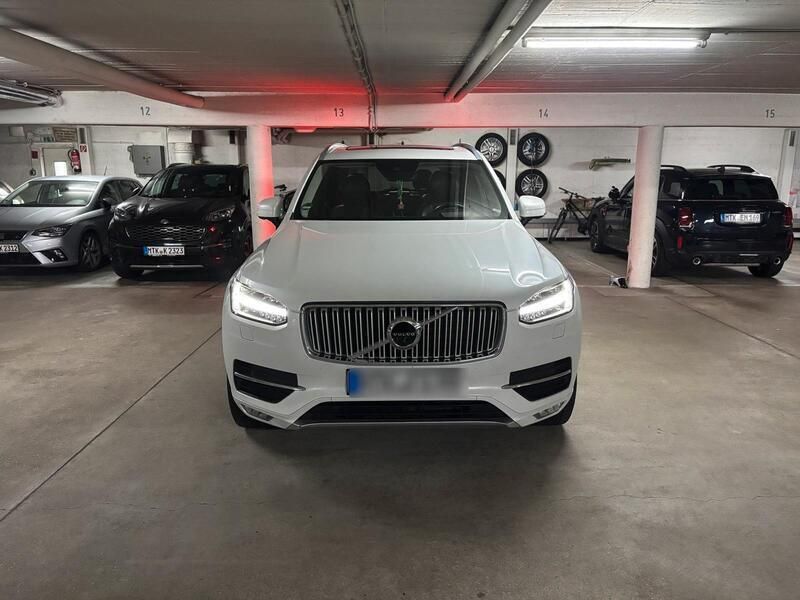Weiß Gebraucht 2016 Volvo XC90 Inscription SUV | 32.900 € (Fairer Preis) - Bild 1/4