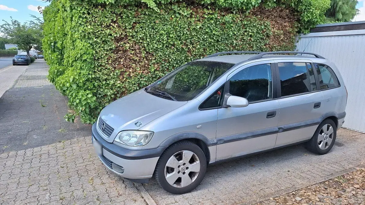 Gebraucht Opel Zafira 125 PS (91 kW) 2002 Silber Van / Kleinbus