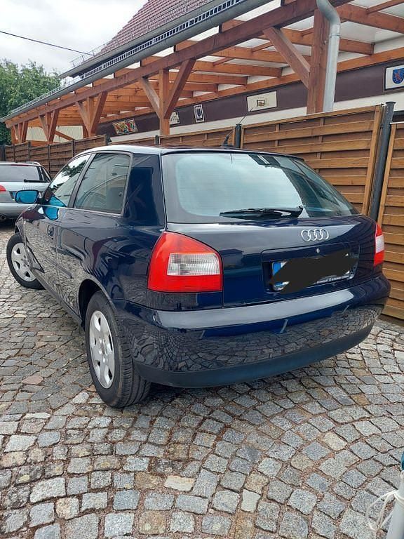 Blau Gebraucht 2001 Audi A3 Ambiente Limousine | 1.800 € (Guter Preis) - Bild 1/4