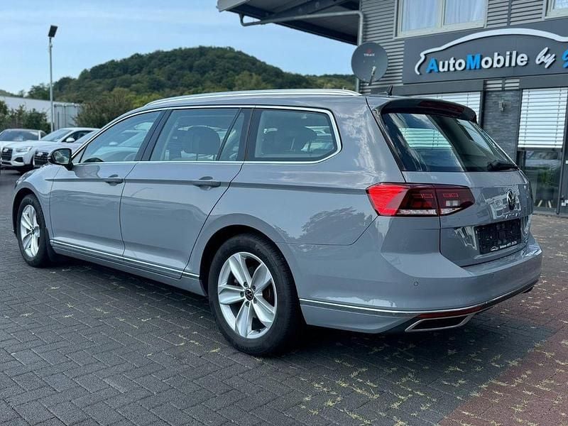 Gebraucht VW Passat Elegance 200 PS (147 kW) 2024 Grau Kombi