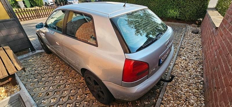Silber Gebraucht 1999 Audi A3 Sport Kleinwagen | 1.600 € (Fairer Preis) - Bild 1/4