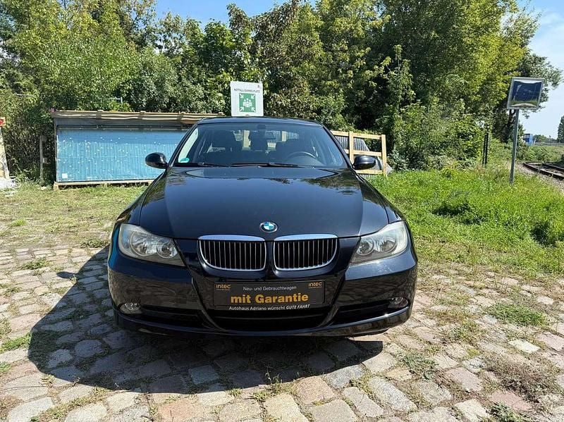 Black sapphire metallic Gebraucht 2008 BMW 325 Limousine | 7.500 € (Superpreis) - Bild 1/4