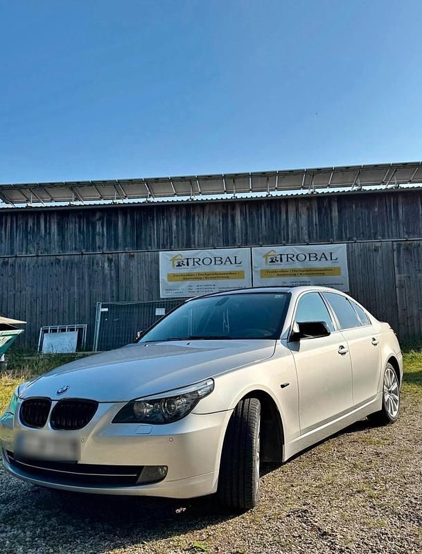 Silber Gebraucht 2010 BMW 530 Limousine | 9.999 € (Superpreis) - Bild 1/4