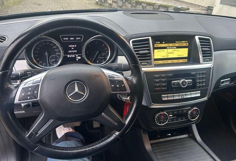Gebraucht Mercedes ML350 258 PS (189 kW) 2012 Schwarz SUV