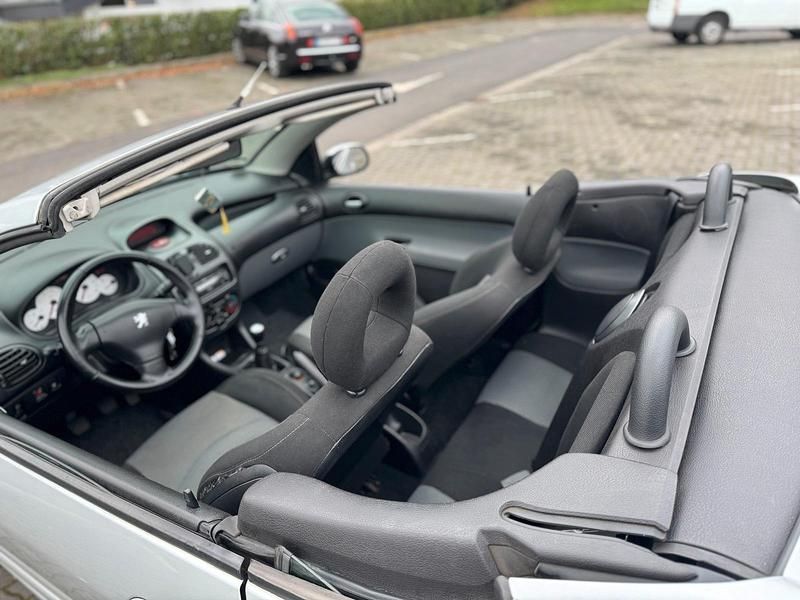 Gebraucht Peugeot 206 CC 109 PS (80 kW) 2004 Silber Cabrio