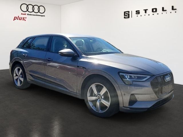 Taifungrau metallic Gebraucht 2021 Audi e-tron Advanced Plus SUV | 28.990 € (Guter Preis) - Bild 1/4