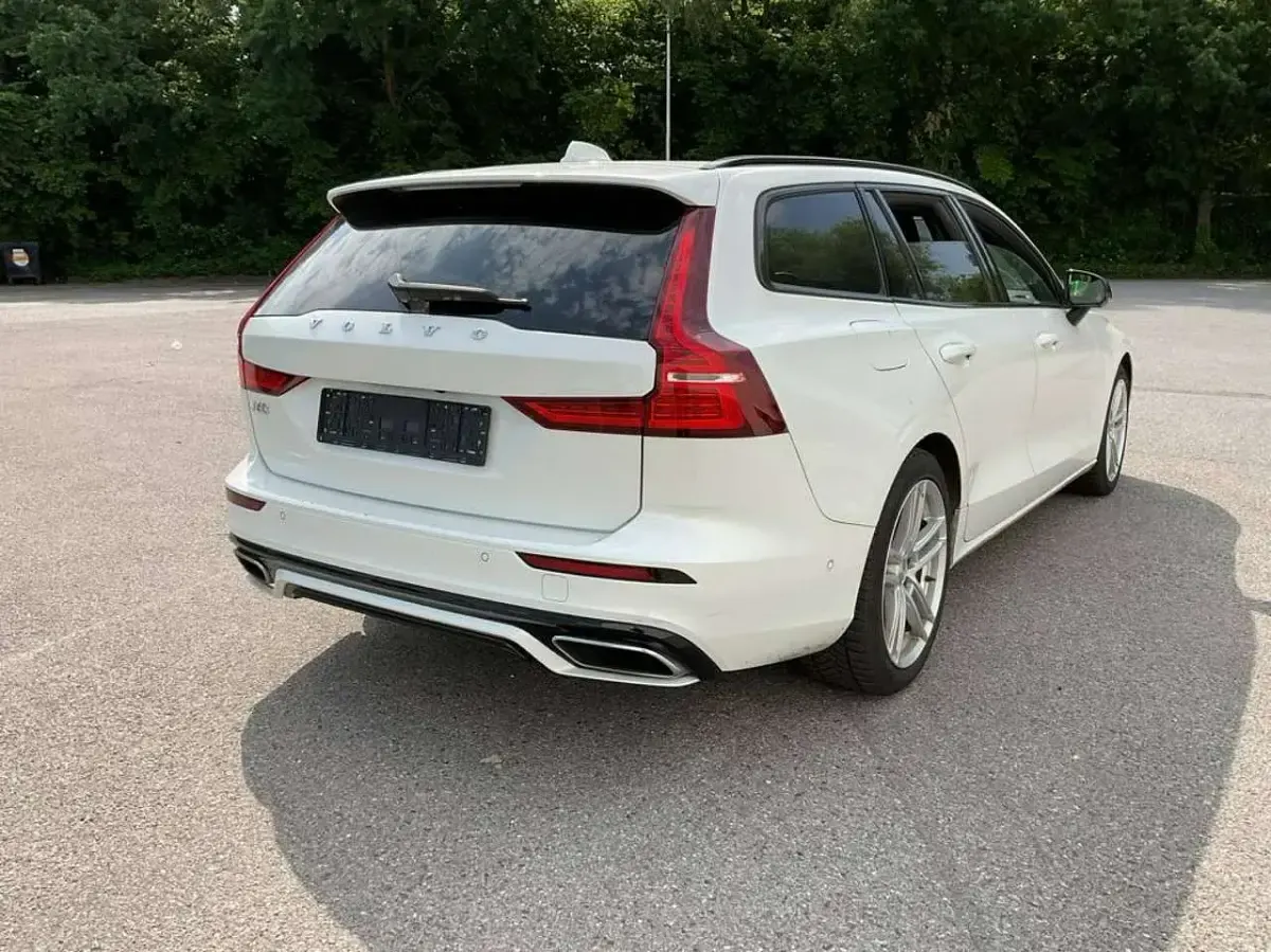 Gebraucht Volvo V60 Plus 310 PS (228 kW) 2022 Weiß Kombi