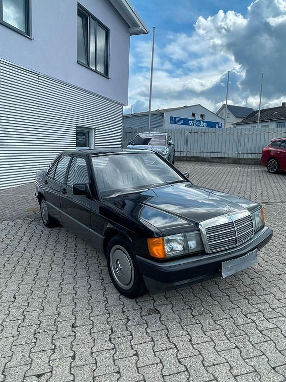 Gebraucht Mercedes 190 109 PS (80 kW) 1990 Schwarz Limousine