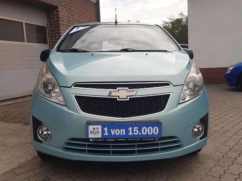 Second-hand Chevrolet Spark 68 CP (50 kW) 2010 Albastru Hatchback