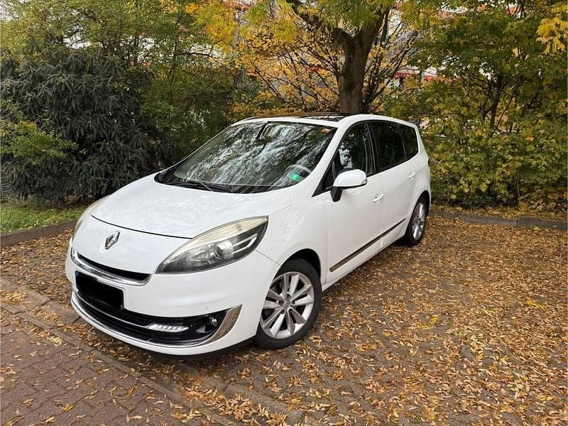 Weiß Gebraucht 2012 Renault Grand Scénic III Initiale Paris Van / Kleinbus | 4.700 € (Fairer Preis) - Bild 1/4