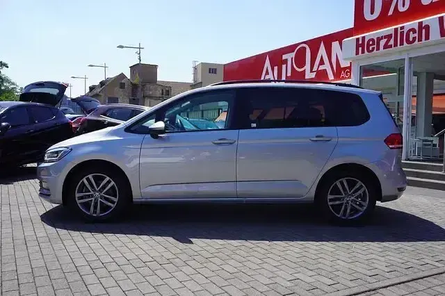 Gebraucht VW Touran 150 PS (110 kW) 2025 Oystersilbermet. Van / Kleinbus
