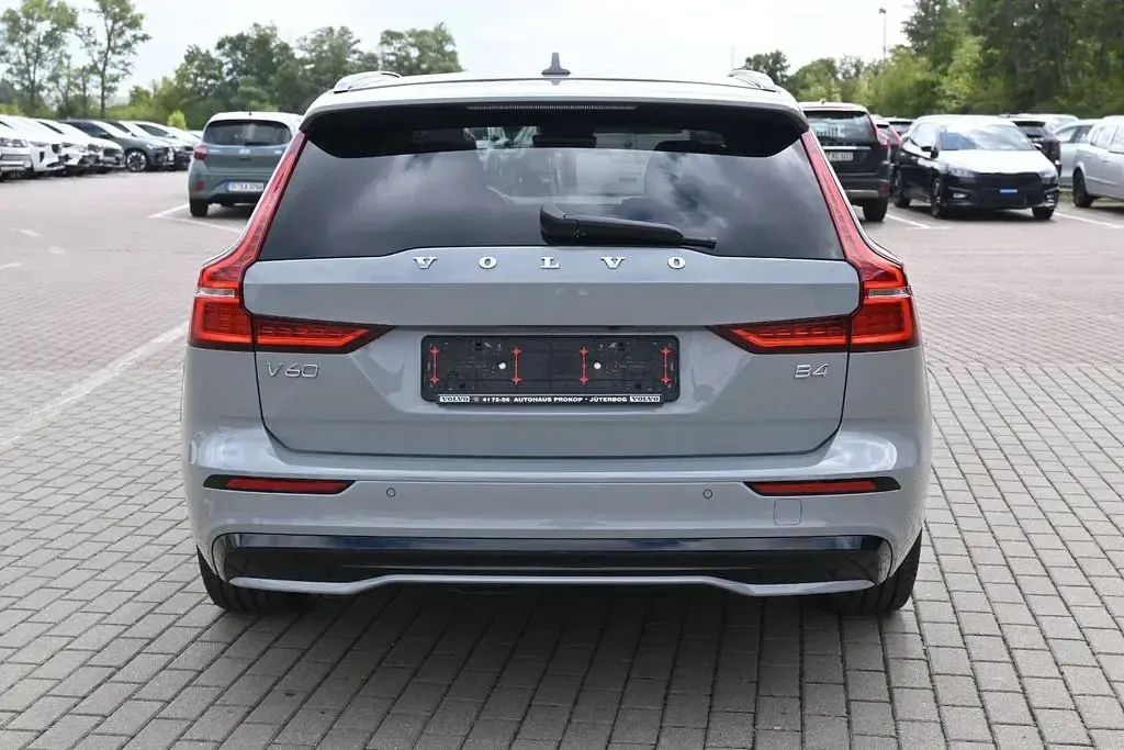 Gebraucht Volvo V60 Plus 197 PS (144 kW) 2025 Grau Kombi