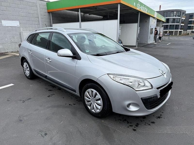 Silber Gebraucht 2012 Renault Mégane III Limousine | 2.400 € (Superpreis) - Bild 1/4