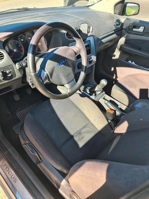 Second-hand Ford Focus 100 CP (73 kW) 2005 Argintiu Coupe