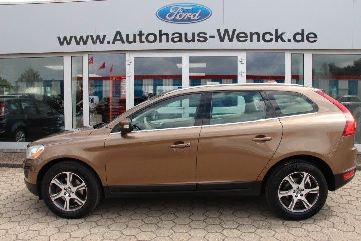 Terra bronze / metallic Gebraucht 2010 Volvo XC60 Summum SUV | 7.970 € (Teuer) - Bild 1/4