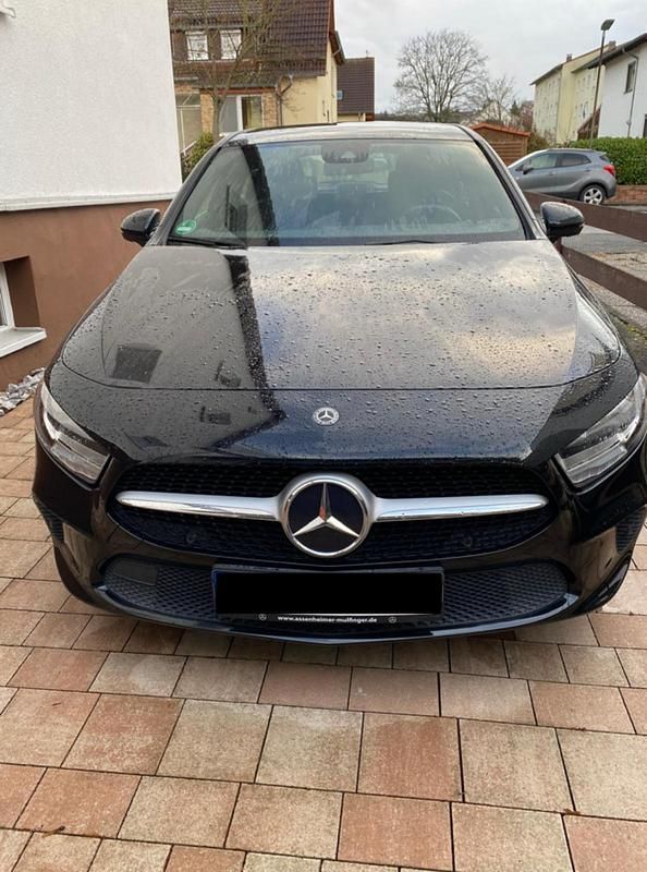 Gebraucht Mercedes A200 163 PS (119 kW) 2020 Schwarz Limousine
