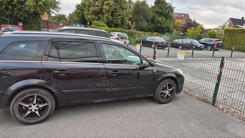 Gebraucht Opel Astra 105 PS (77 kW) 2005 Schwarz Kombi