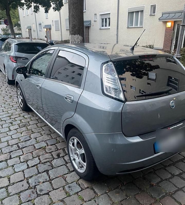 Grau Gebraucht 2008 Fiat Grande Punto Kleinwagen | 2.000 € - Bild 1/3