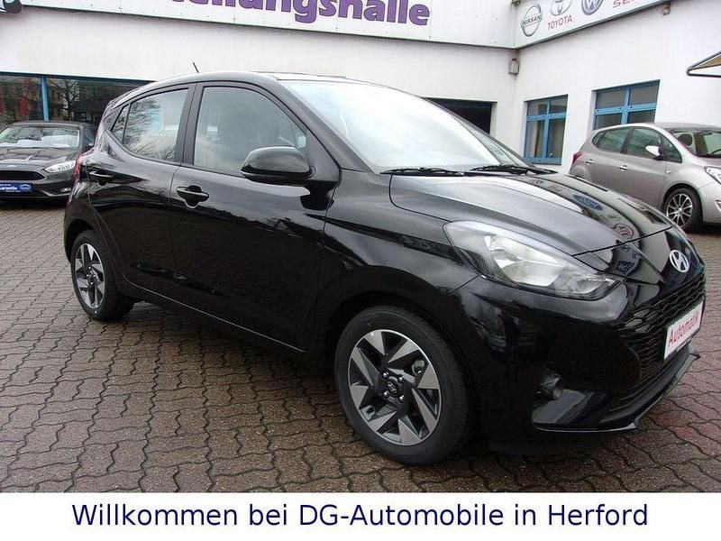 Schwarz Gebraucht 2024 Hyundai i10 Trend Kleinwagen | 18.990 € (Fairer Preis) - Bild 1/4