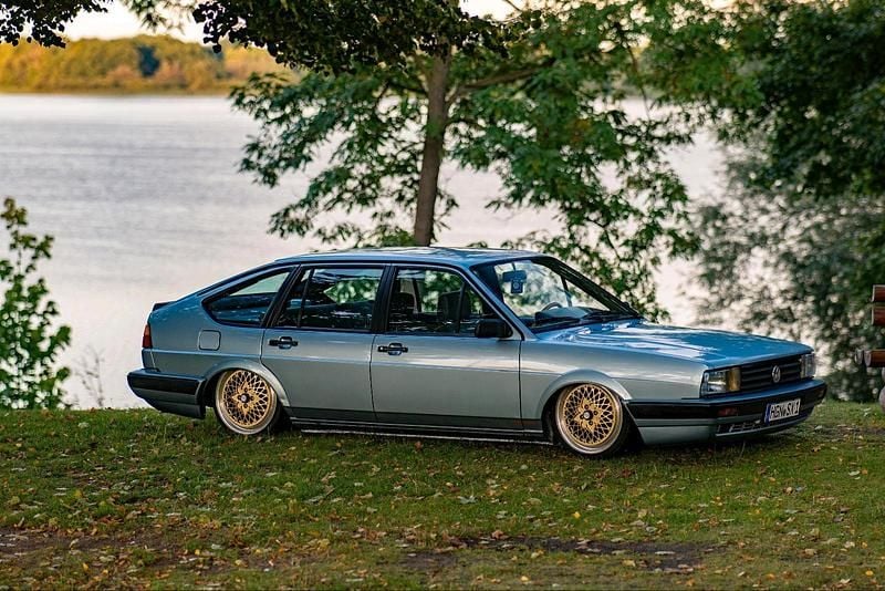 Blau Gebraucht 1987 VW Passat Kleinwagen | 9.999 € - Bild 1/4