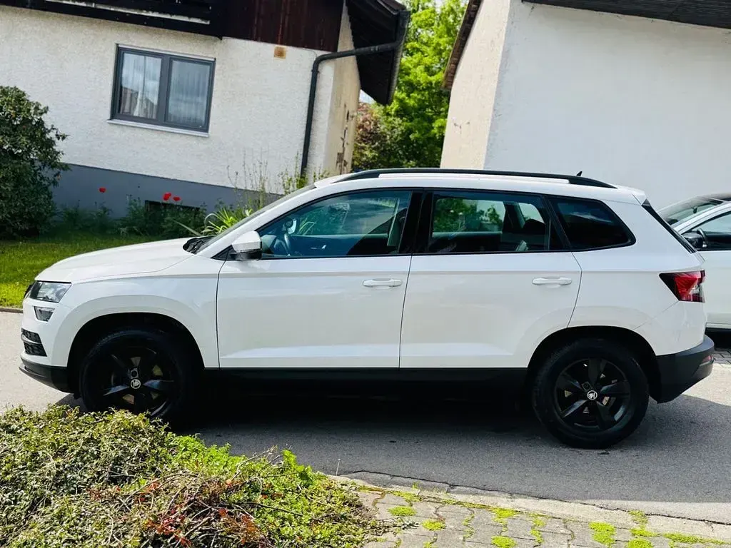 Gebraucht Skoda Karoq Active 116 PS (85 kW) 2019 Bila candy/candyweiss SUV