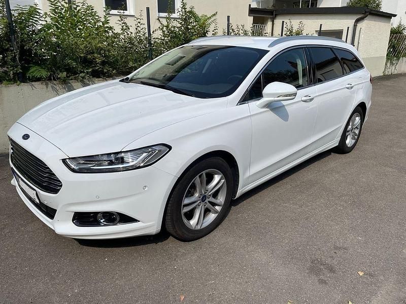 Weiß Gebraucht 2017 Ford Mondeo Titanium Limousine | 20.500 € (Teuer) - Bild 1/4