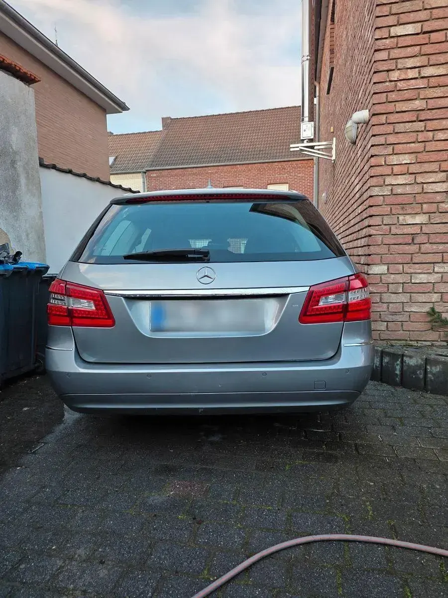 Gebraucht Mercedes E220 Avantgarde 170 PS (125 kW) 2010 Grau Kombi
