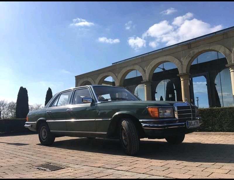 Grün Gebraucht 1977 Mercedes E280 Limousine | 10.400 € - Bild 1/4