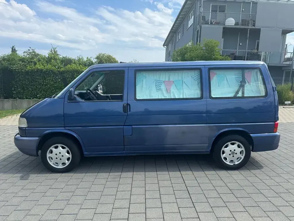 Second-hand VW Caravelle 140 CP (102 kW) 1998 Albastru Van