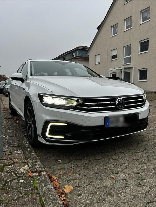Weiß Gebraucht 2020 VW Passat GTE Kombi | 21.999 € (Guter Preis) - Bild 1/4