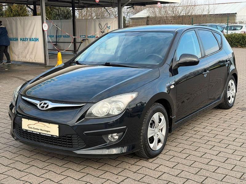 Gebraucht Hyundai i30 105 PS (77 kW) 2010 Schwarz Limousine