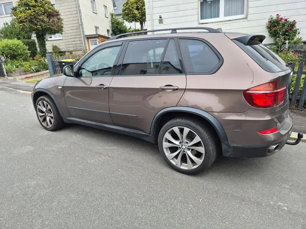 Gebraucht BMW X5 306 PS (225 kW) 2010 Braun SUV