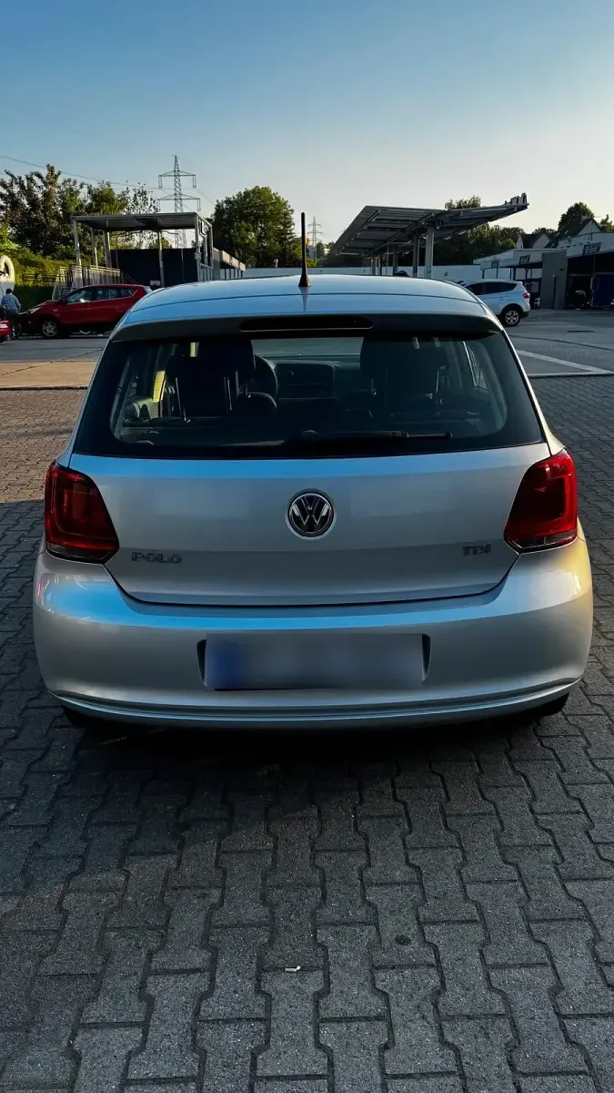 Gebraucht VW Polo 75 PS (55 kW) 2010 Grau Kleinwagen