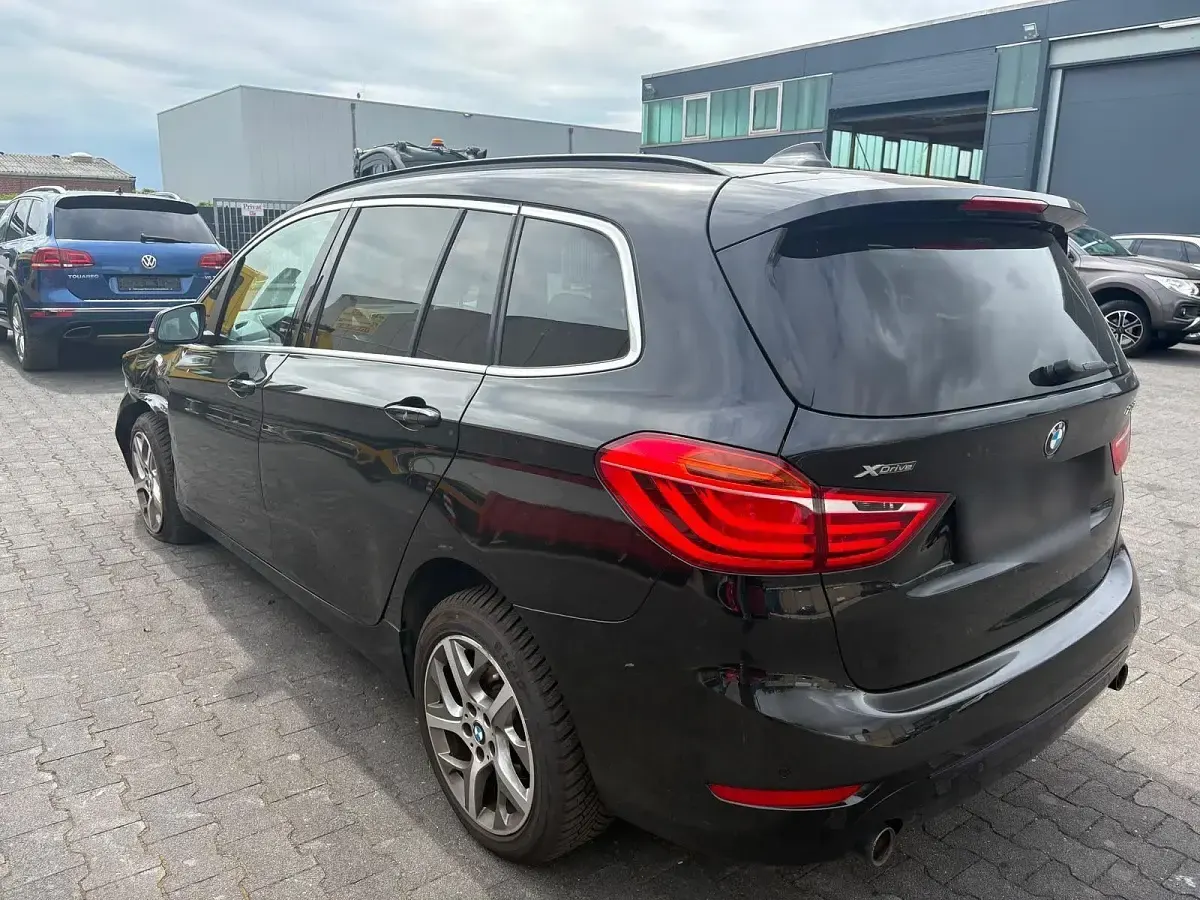 Gebraucht BMW 220 Gran Tourer Sport Line 190 PS (139 kW) 2015 Schwarz Van / Kleinbus