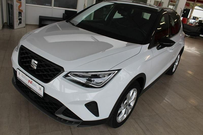 Weiß Gebraucht 2024 Seat Arona FR SUV | 25.990 € (Teuer) - Bild 1/4