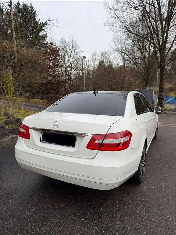 Gebraucht Mercedes E220 170 PS (125 kW) 2009 Weiß Limousine