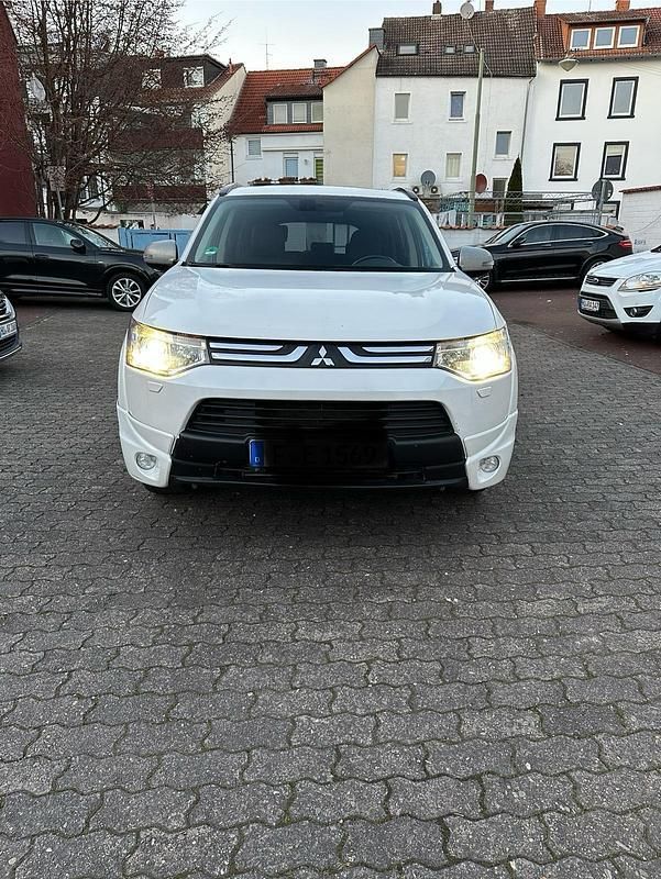 Weiß Gebraucht 2013 Mitsubishi Outlander SUV | 9.500 € - Bild 1/4